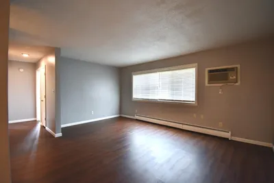 102 5th Street East, Unit 11, photo 8 of 11