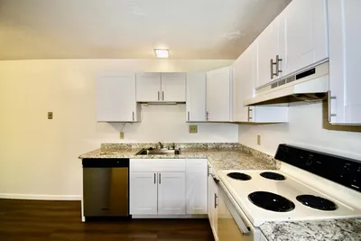 102 5th Street East, Unit 10, photo 2 of 9