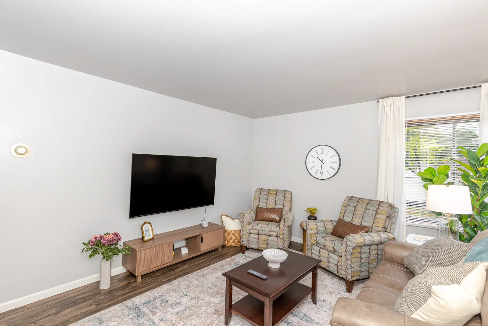 413 4th Avenue East, Unit 4, photo 1 of 7