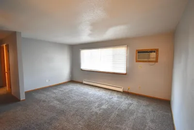 102 5th Street East, Unit 6, photo 5 of 10