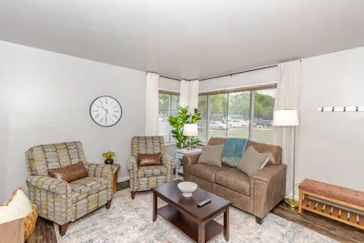 413 4th Avenue East, Unit 4, photo 2 of 7
