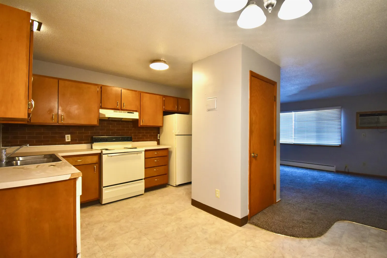 102 5th Street East, Unit 6, photo 1 of 10