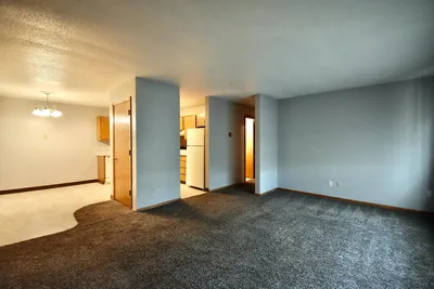 102 5th Street East, Unit 6, photo 4 of 10