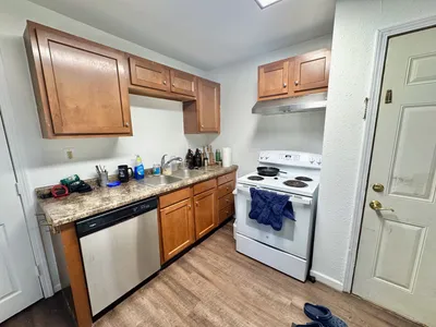 727 1/2 3rd Street North, photo 3 of 10