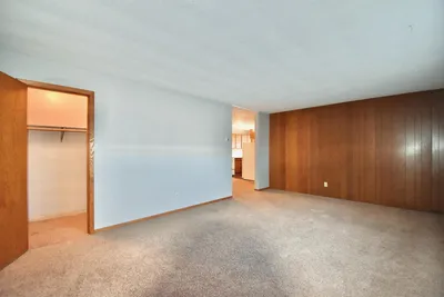 102 5th Street East, Unit 3, photo 2 of 10