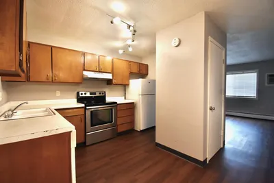 102 5th Street East, Unit 11, photo 5 of 11