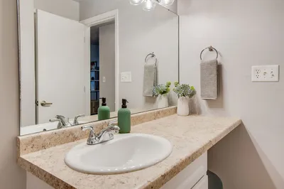 102 5th Street East, Unit 1, photo 9 of 12