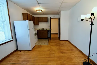 222 4th Street South, Unit 3, photo 2 of 7