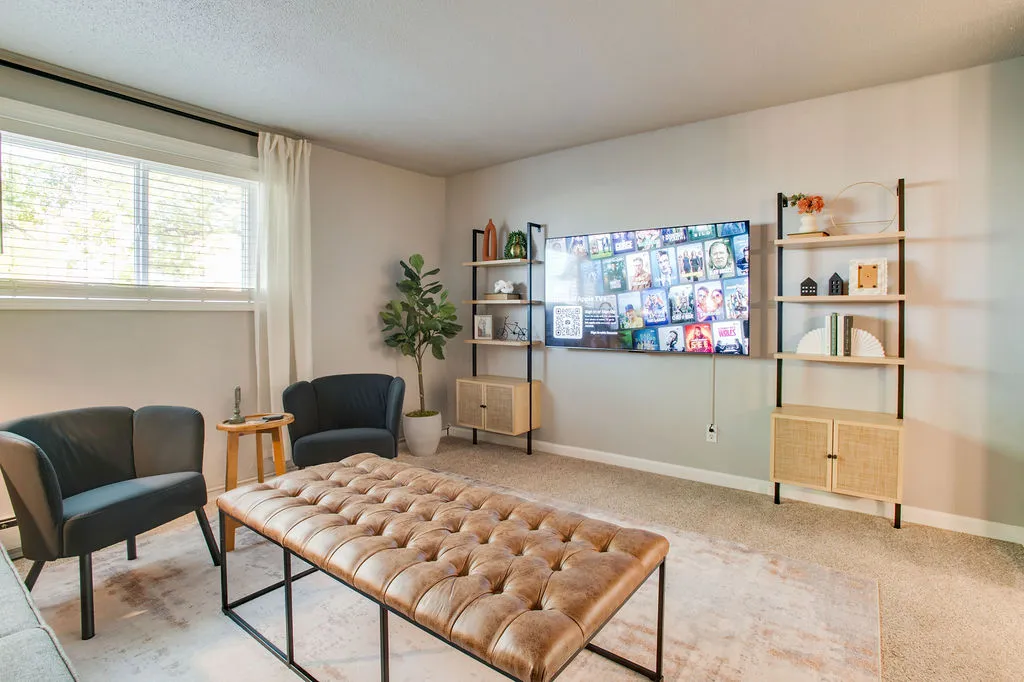 102 5th Street East, Unit 1, photo 1 of 12