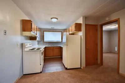 102 5th Street East, Unit 3, photo 5 of 10