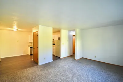 102 5th Street East, Unit 10, photo 3 of 9