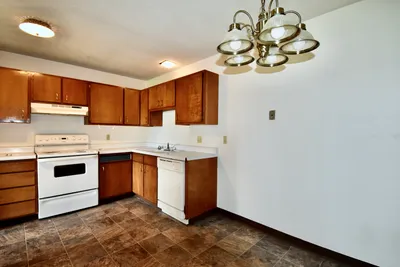 102 5th Street East, Unit 12, photo 6 of 11