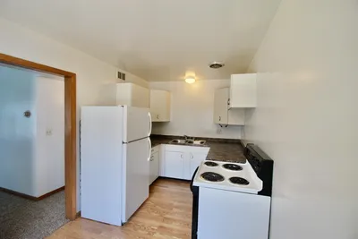 407 4th Avenue East, Unit 2, photo 6 of 7