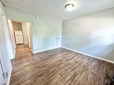 727 3rd Street North, Unit 2, photo 2 of 6