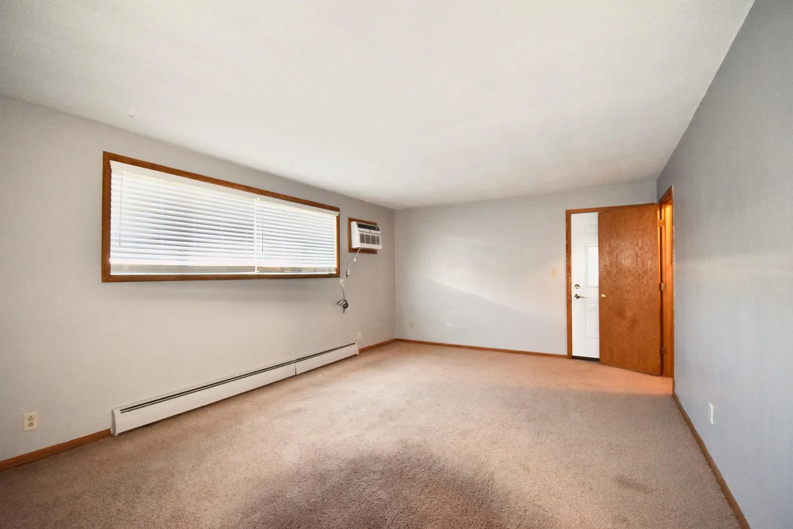 102 5th Street East, Unit 3, photo 1 of 10