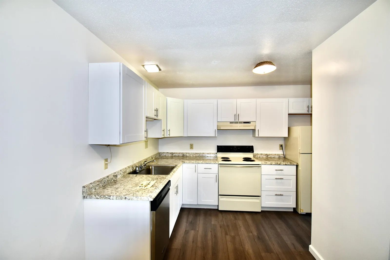 102 5th Street East, Unit 10, photo 1 of 9