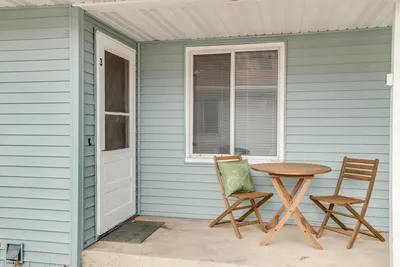 407 4th Avenue East, Unit 3, photo 7 of 8