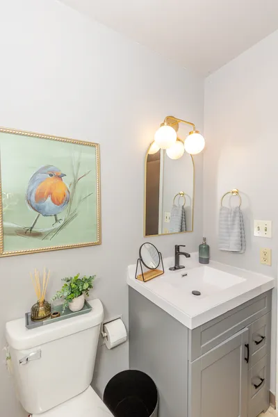 413 4th Avenue East, Unit 4, photo 3 of 7