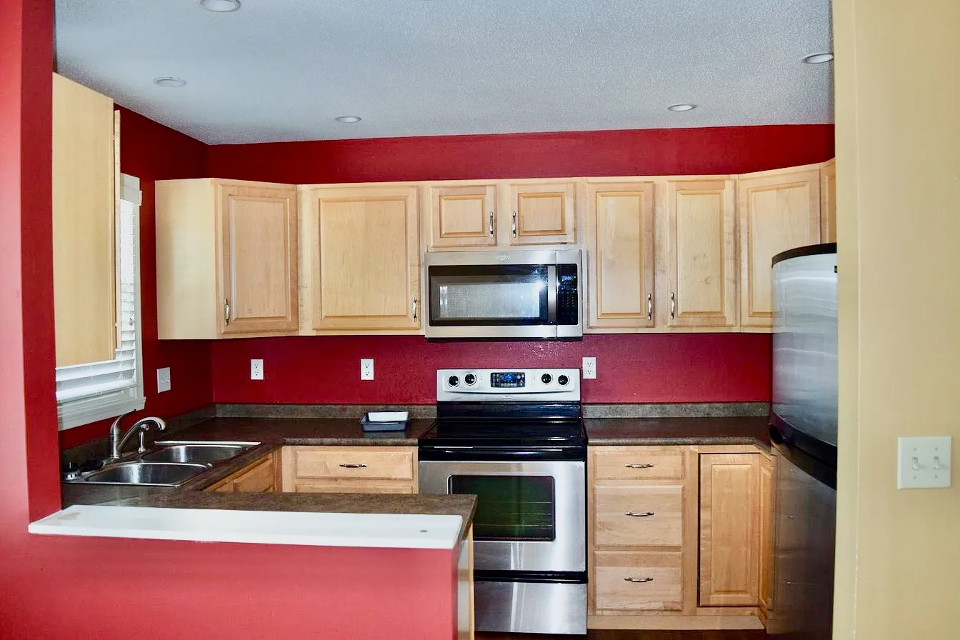 2802 9 1/2 Street North, photo 1 of 13