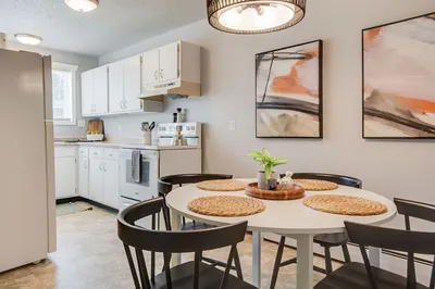 102 5th Street East, Unit 1, photo 3 of 12
