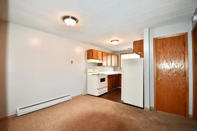 102 5th Street East, Unit 3, photo 4 of 10