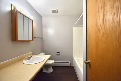 102 5th Street East, Unit 3, photo 3 of 10