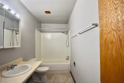 102 5th Street East, Unit 6, photo 3 of 10